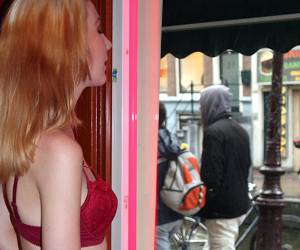 zwarte tiener zuigt pik