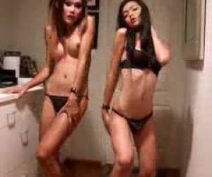negona transex sentando e rebolando no piruzão ninfetinha travesti com cu branquinho lisinho porno horgia fenomenal com travest