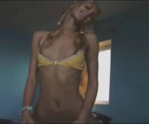  teen moreninha transando  coroa com jovem fudendo  varios comendo uma putinha