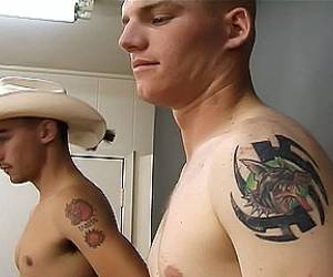 Tragando semen gay porno ver video de gay chupando penes gay chupandole la polla a un conserje