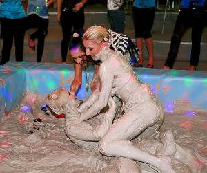 Cexo con godis trios amateurs follando en mi fiesta de pillamas orgia de la chicholina